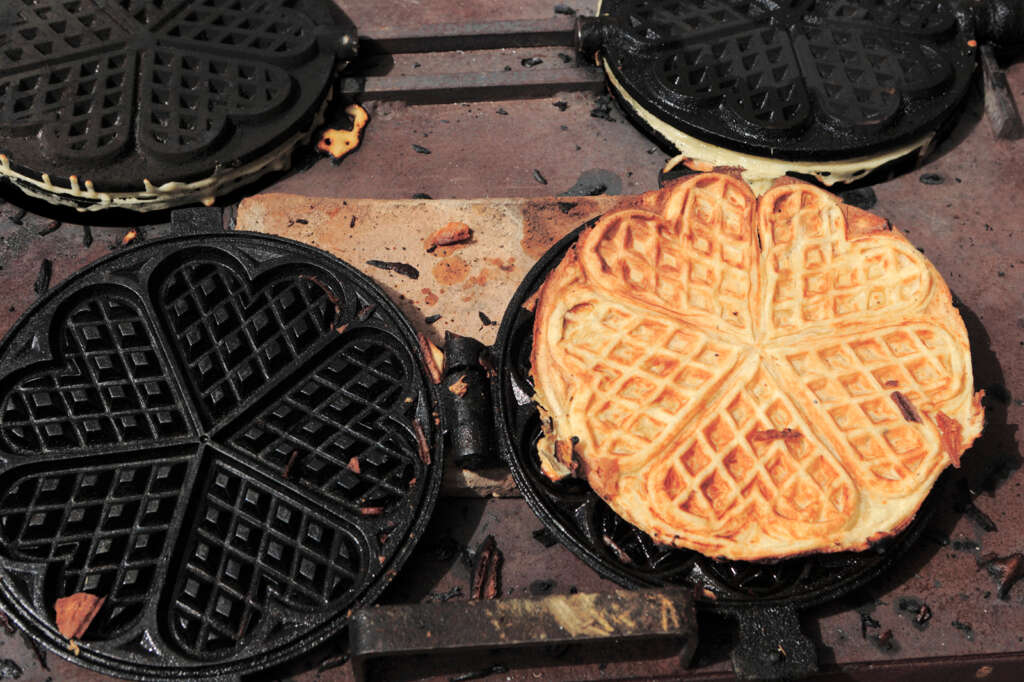 How Do You Use a Manual Waffle Iron