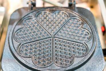 How Do You Clean a Dirty Waffle Iron