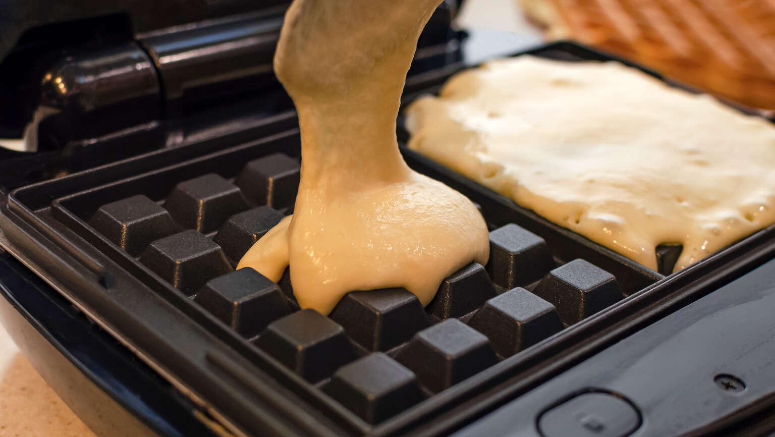 How Much Batter Do You Put in a Waffle Iron | Spicy Buffalo